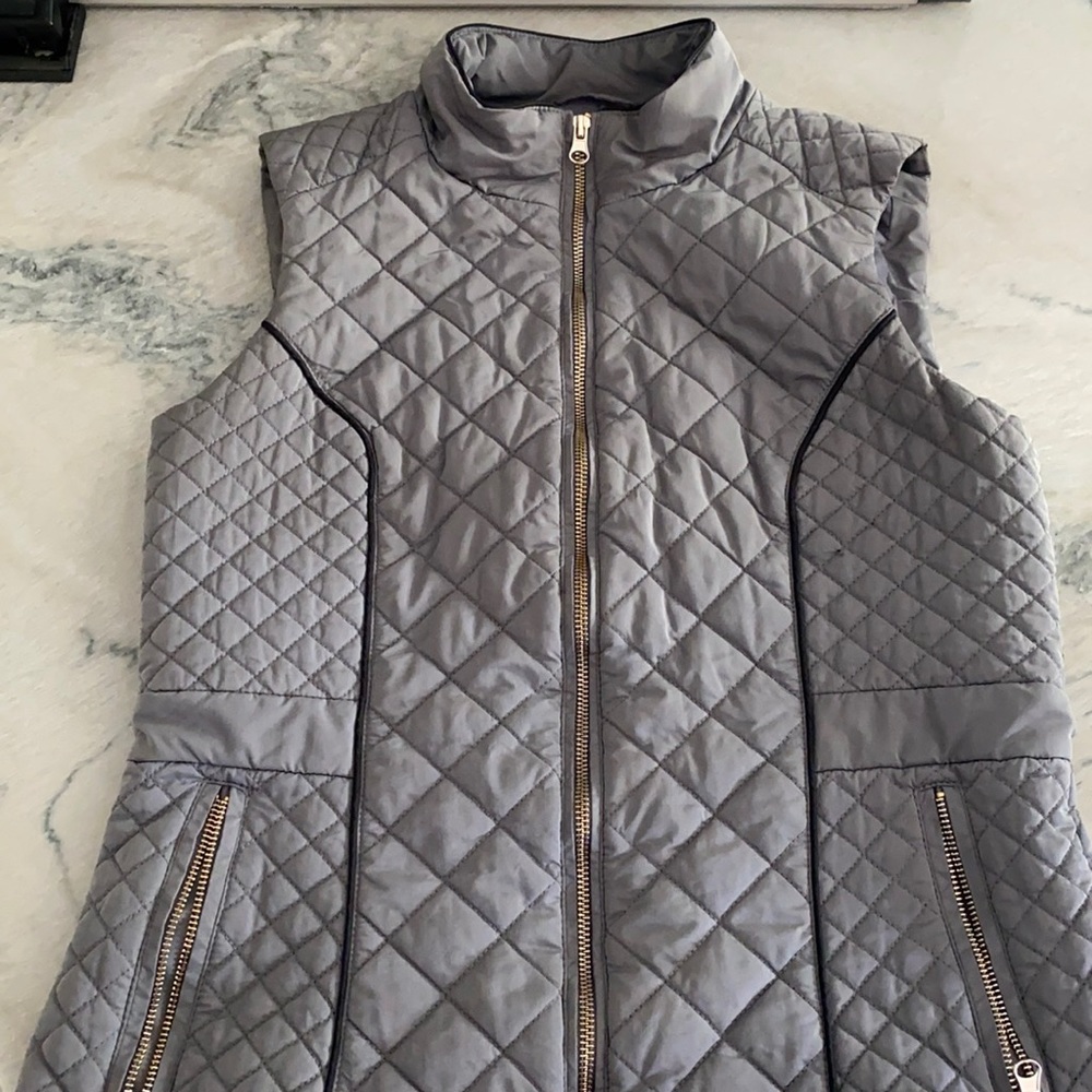 Women puffer vest